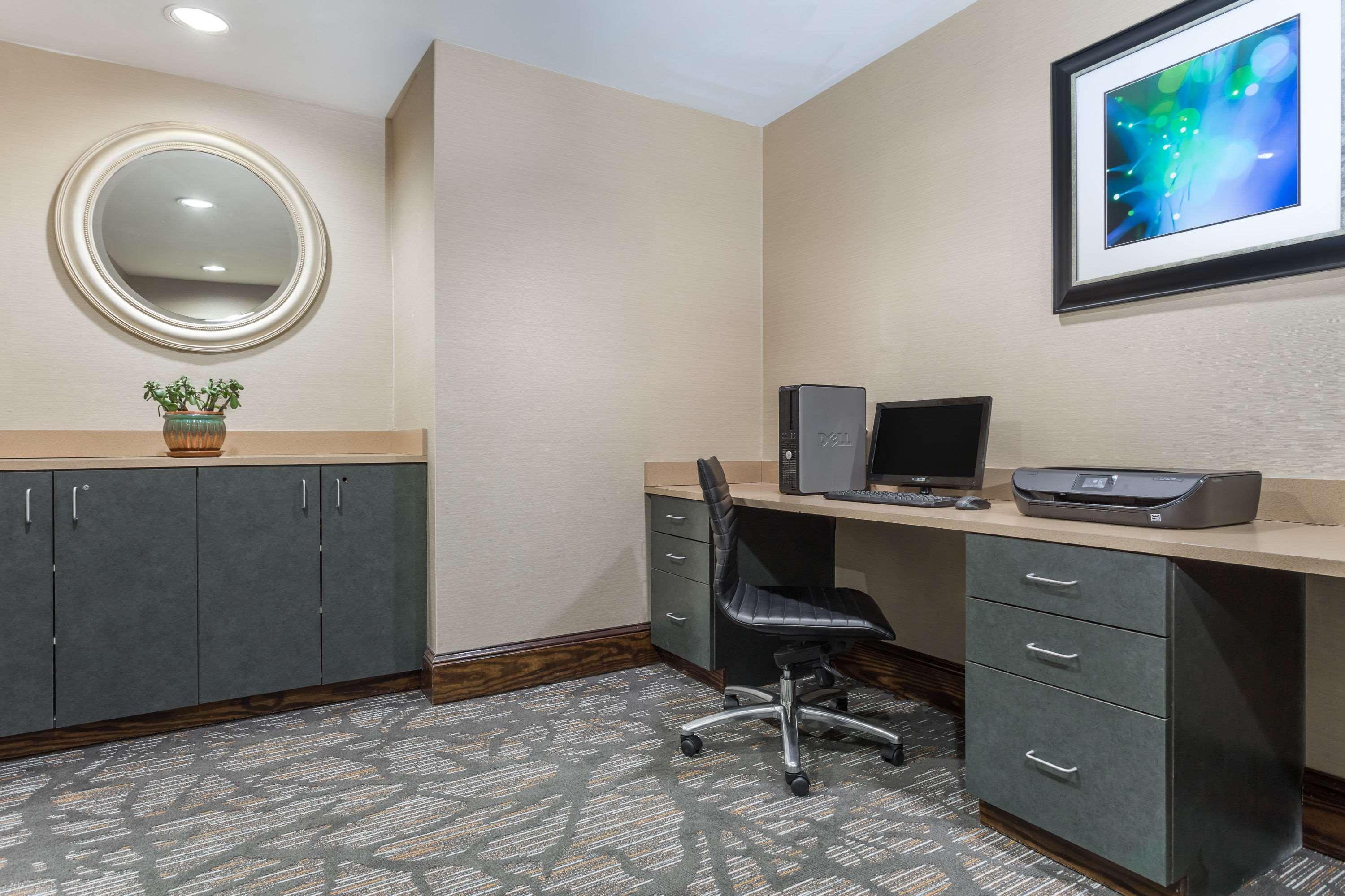 Hotel Wingate By Wyndham Highpoint Exterior foto
