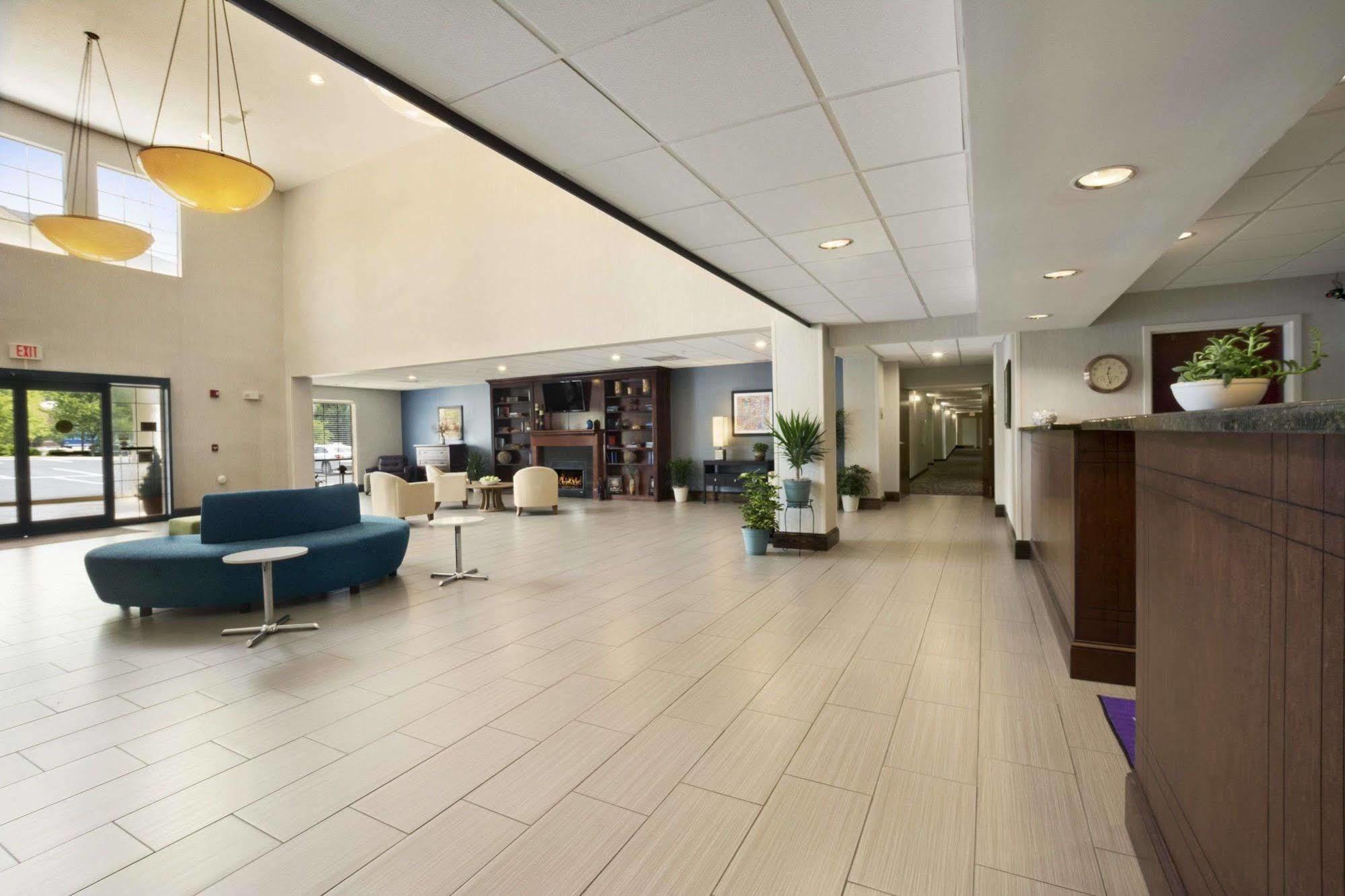 Hotel Wingate By Wyndham Highpoint Exterior foto